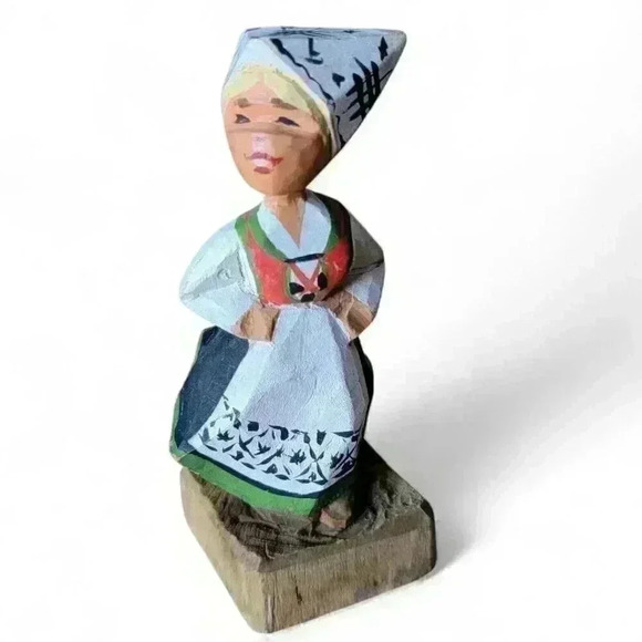 Romanian Woman Figurine In Traditional Folk Costume Wood Hand Carved Vintage - Picture 7 of 10